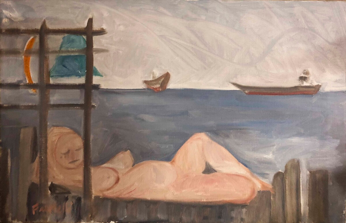 Donna nuda al porto dei traghetti